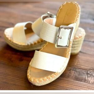 Soooo cute!  Sandal with small wedge! Boho NWB, s a l e, 43 plus shipping!‌